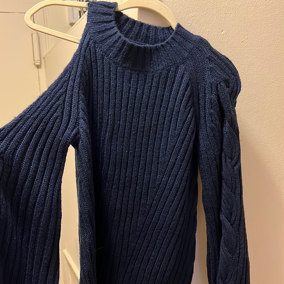 Navy blue sweater with open shoulder - Picture 2 of 2